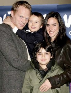 20111003081513paul-bettany-jennifer-connelly-parenting